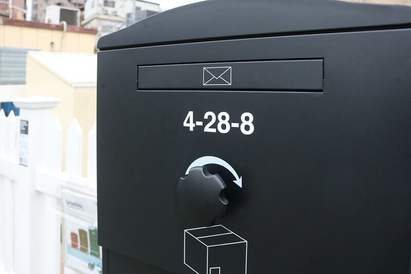 ボウクス川崎本店にて屋外展示中（本体別売：ブラック）