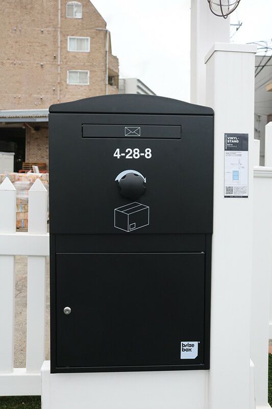 ボウクス川崎本店にて屋外展示中（本体別売：ブラック）