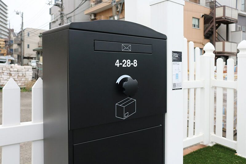 ボウクス川崎本店にて屋外展示中（本体別売：ブラック）