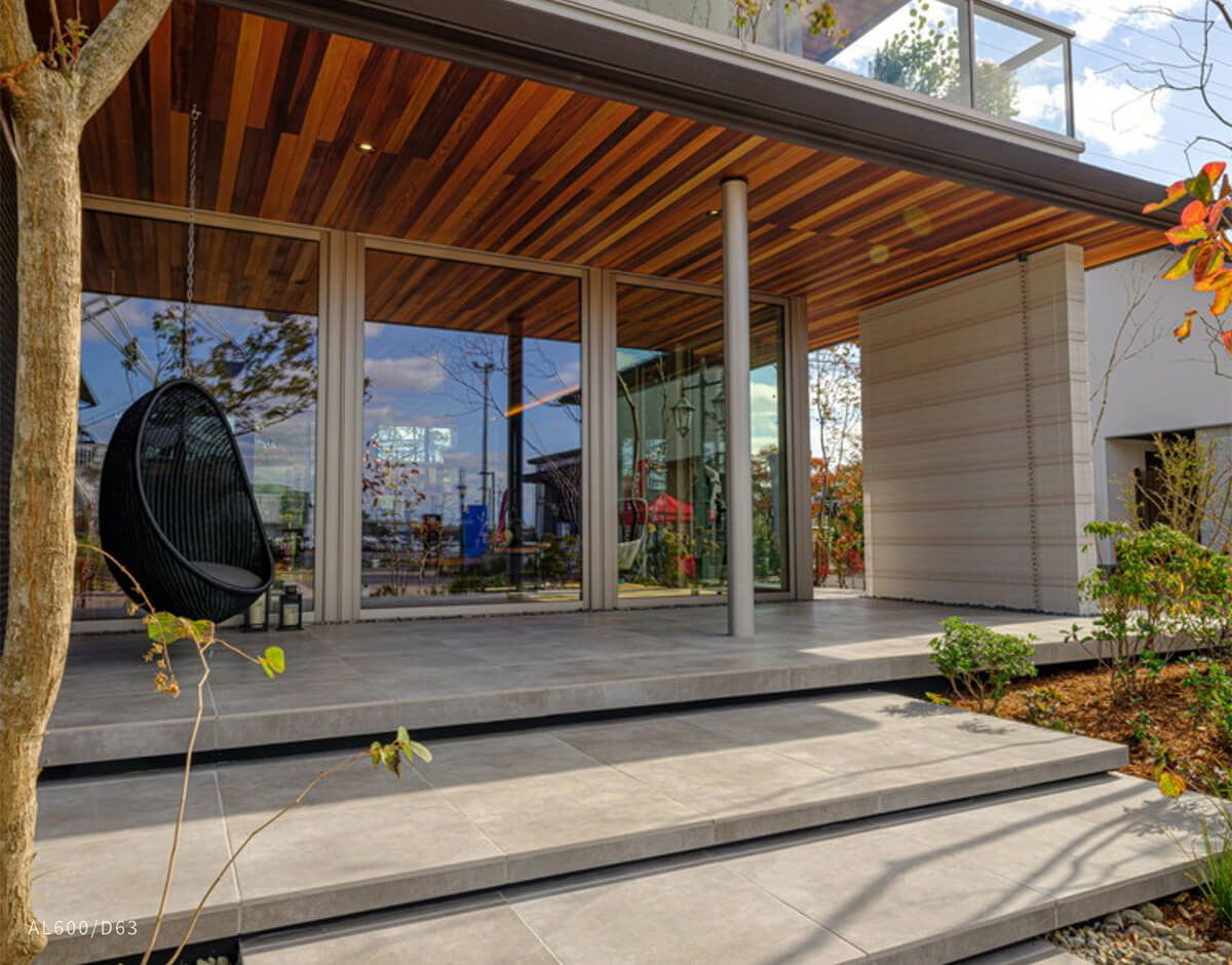 内床には（マット）、外床には（グリップ）をご利用ください。