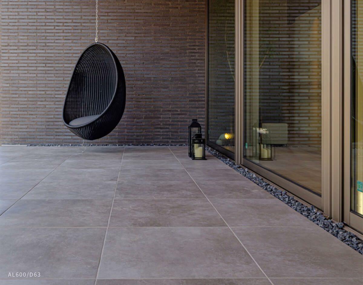 内床には（マット）、外床には（グリップ）をご利用ください。