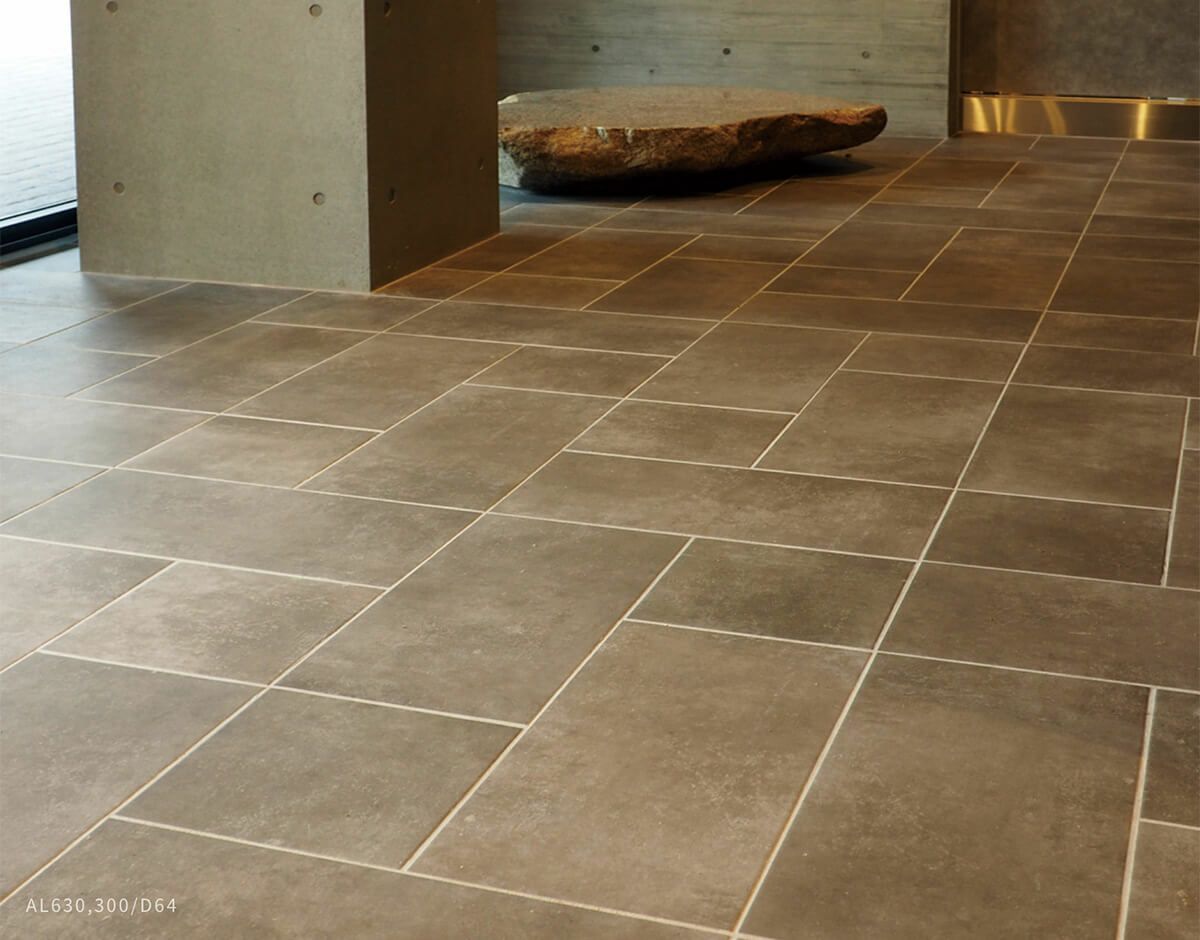 内床には（マット）、外床には（グリップ）をご利用ください。