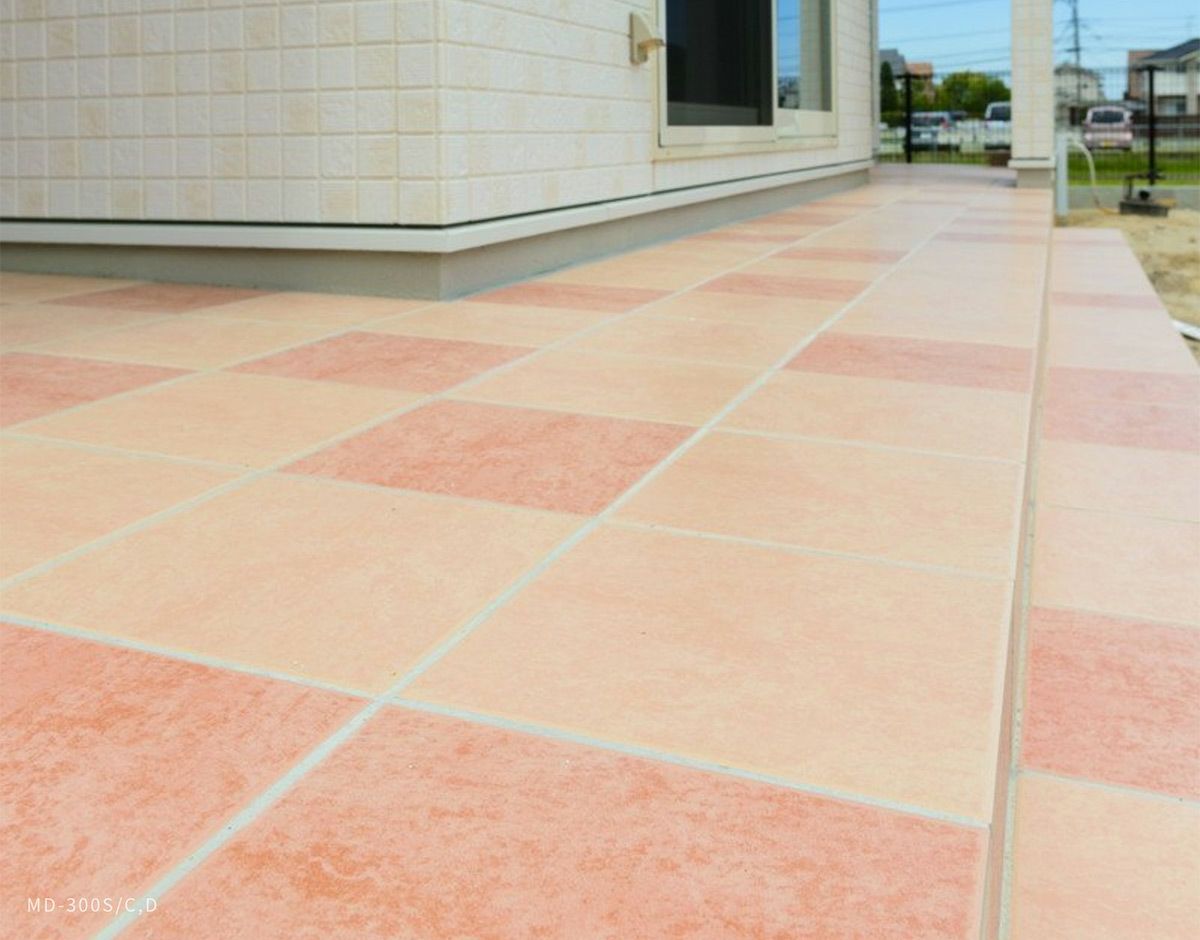 内床には（マット）、外床には（グリップ）をご利用ください。