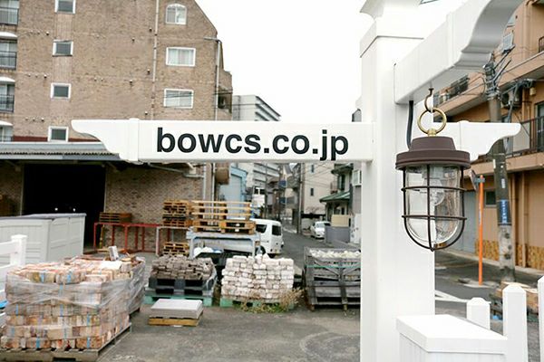 ボウクス川崎本店にて屋外展示中（別売：機能門柱バイナルスタンド）