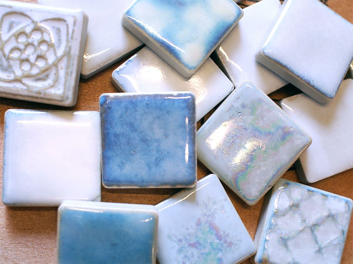 タイルの柄と色はランダムでお届けします